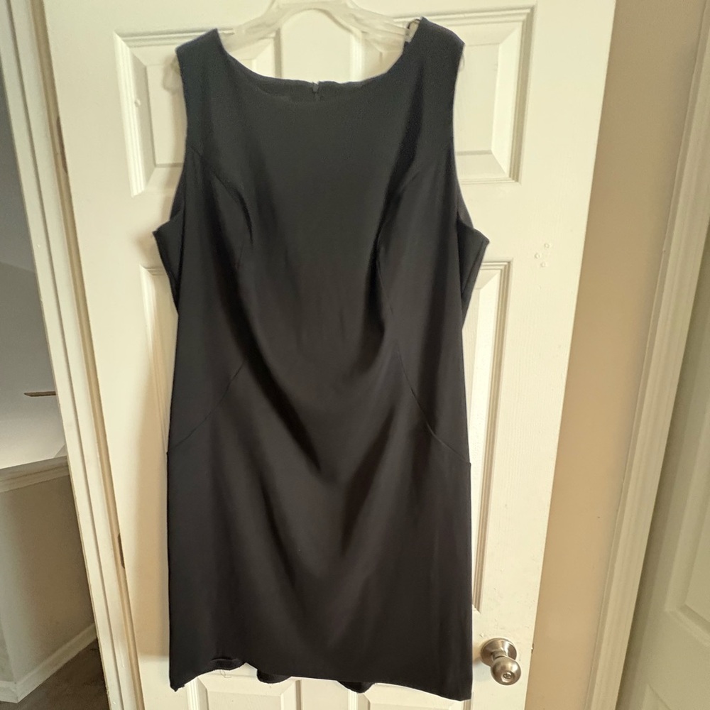 Women’s Black sleeveless dress
